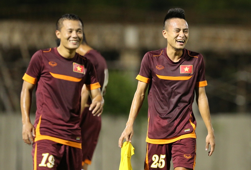 Dựa trên cách bố trí đội hình của HLV Miura, nhiều khả năng tiền vệ trẻ Võ Huy Toàn sẽ được đá chính ở cánh trái của ĐTVN thay đàn anh Thành Lương. 