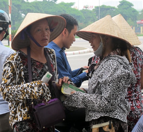 Canh sat bat phe ve tran Viet Nam - Malaysia o My Dinh hinh anh