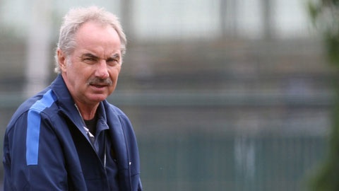 'Viet Nam nen dung cac cau thu U19 du SEA Games 28' hinh anh