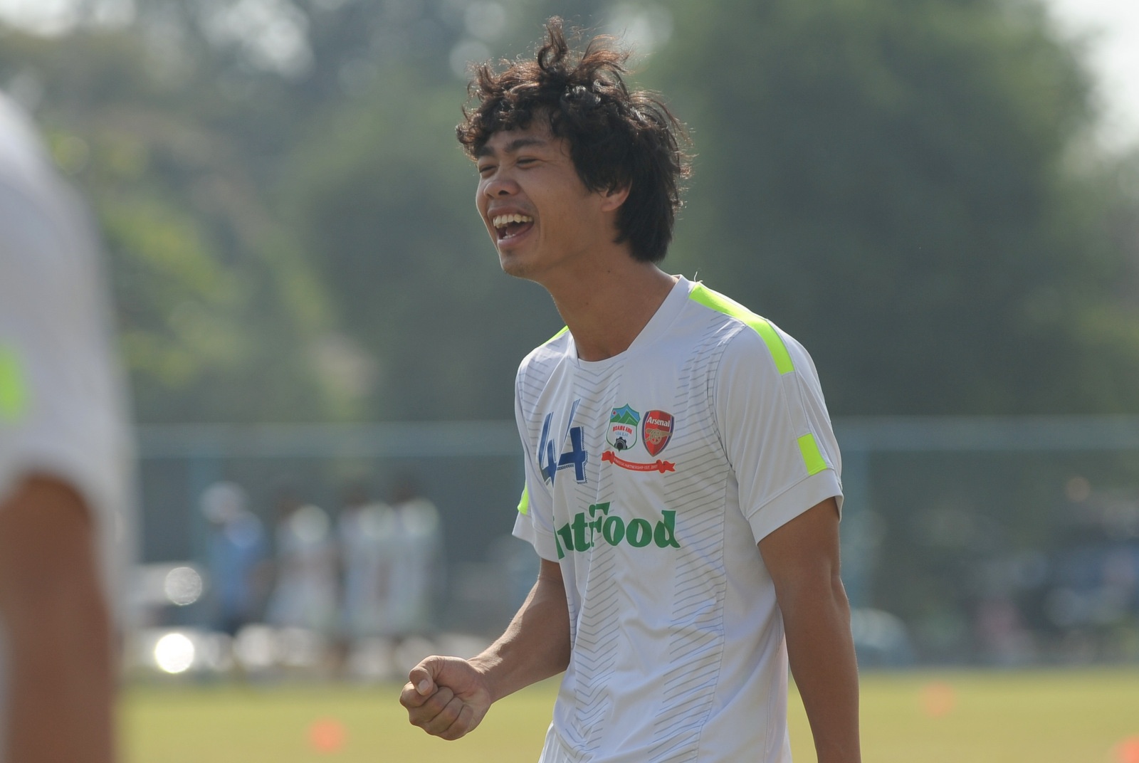 Cong Phuong tu tin da V.League sau chuyen du dau Thai Lan hinh anh