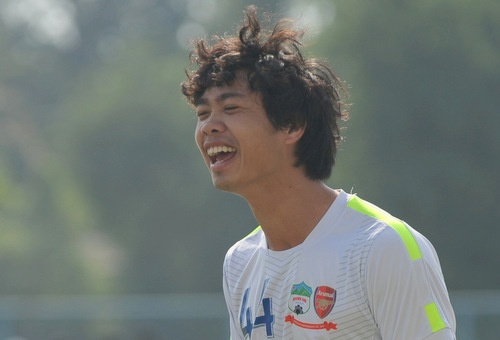 Cong Phuong khac la voi mai toc xoan hinh anh