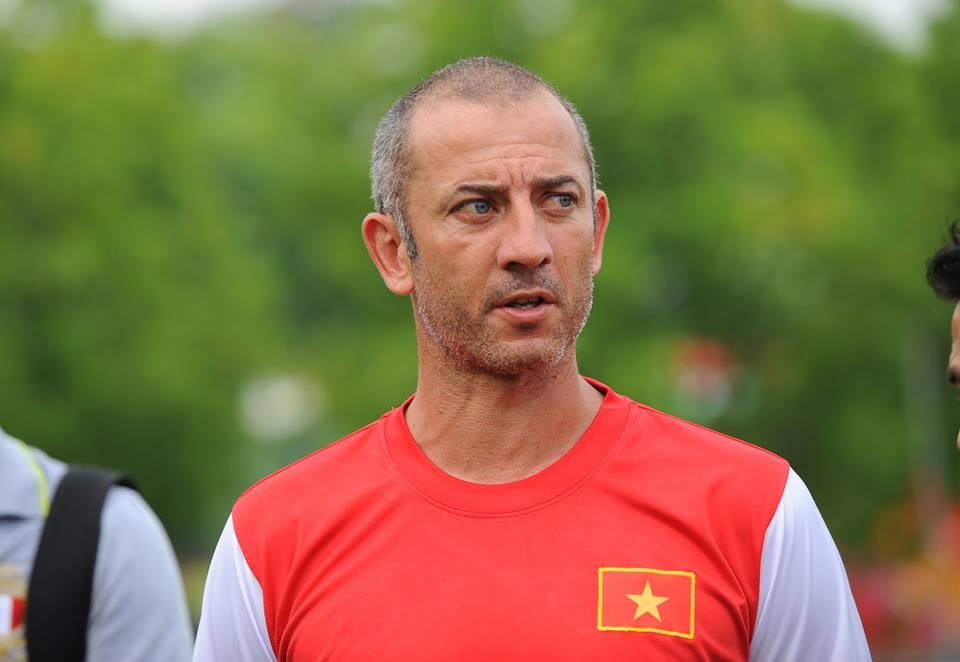 Nhap tich VN, HLV Graechen san sang dan dat U23 du SEA Games hinh anh