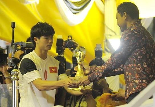 Cong Phuong dung ngoai top 10 VDV tieu bieu toan quoc hinh anh