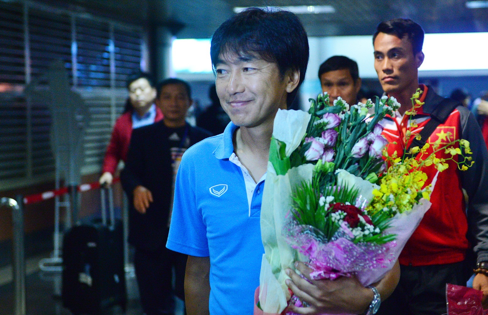 Toi nay HLV Miura tro lai Viet Nam du khan vong 2 V.League hinh anh