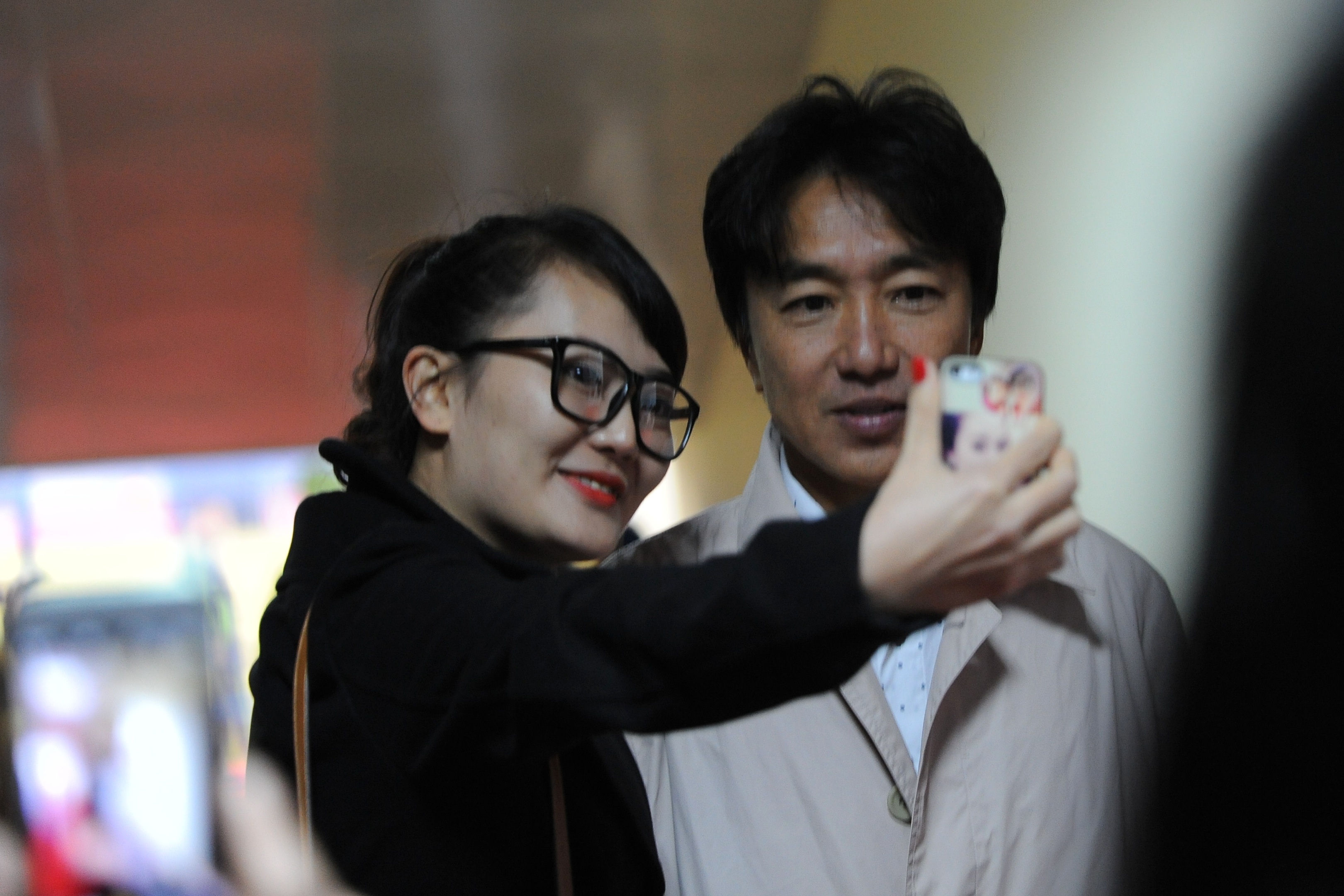 HLV Miura ngai ngung truoc su chao don cua fan nu Quang Ninh hinh anh