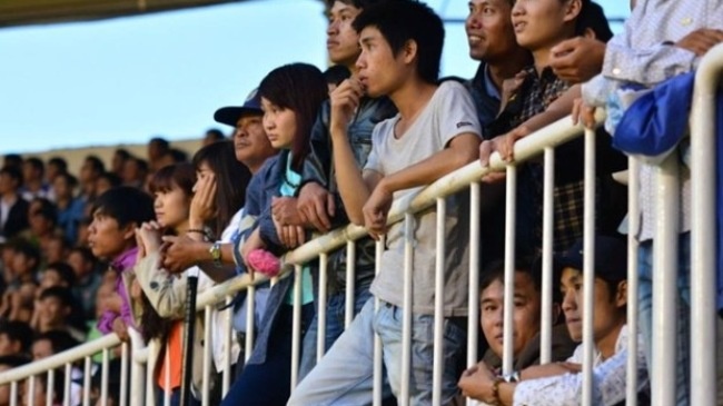 CLB HAGL gap rut lap man hinh 300 inch de chong vo san hinh anh