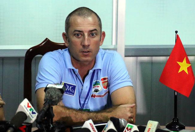 HLV Graechen benh Cong Phuong sau tran thua cua HAGL hinh anh