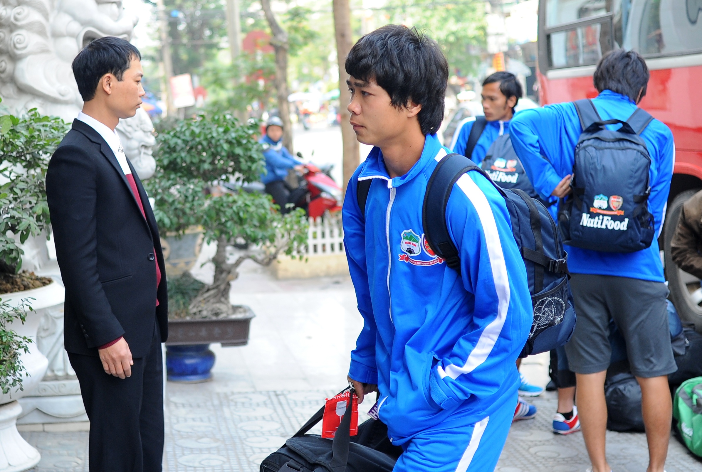 Doi bong cua bau Duc lang le co mat tai Hai Phong hinh anh