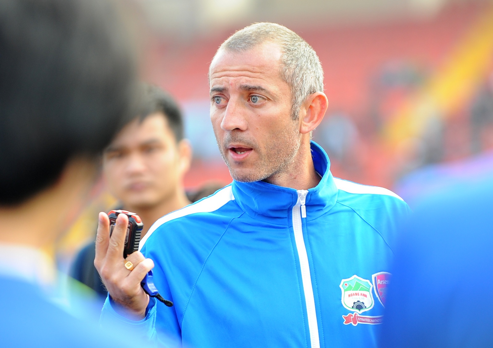 HLV Graechen: 'HAGL se choi nhanh de ne loi da tho bao' hinh anh