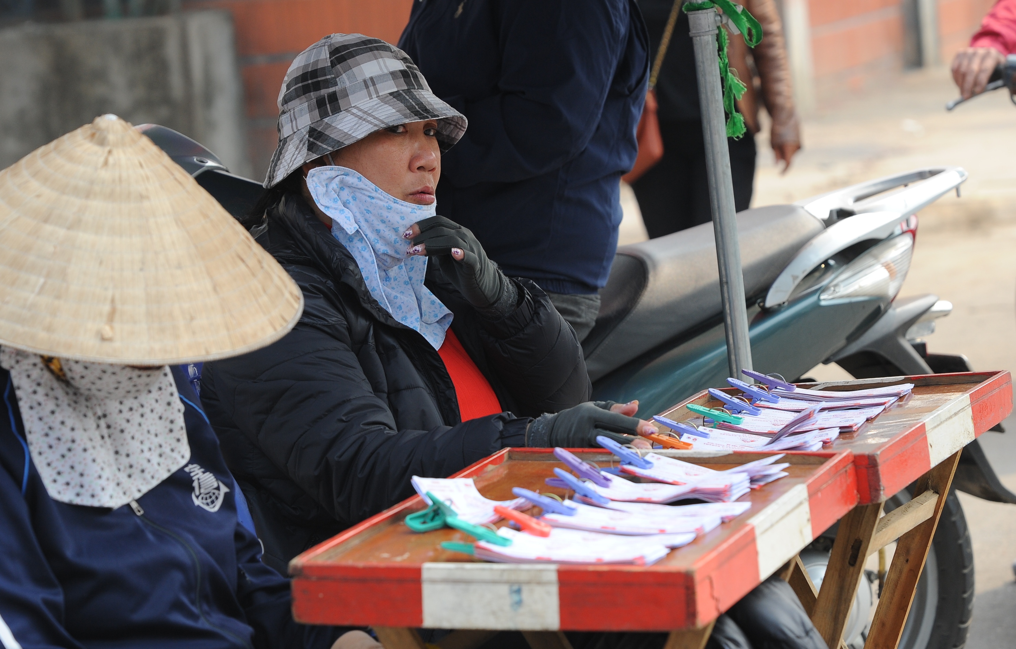 Dan phe gia danh BTC ban ve xem tran Hai Phong - HAGL hinh anh