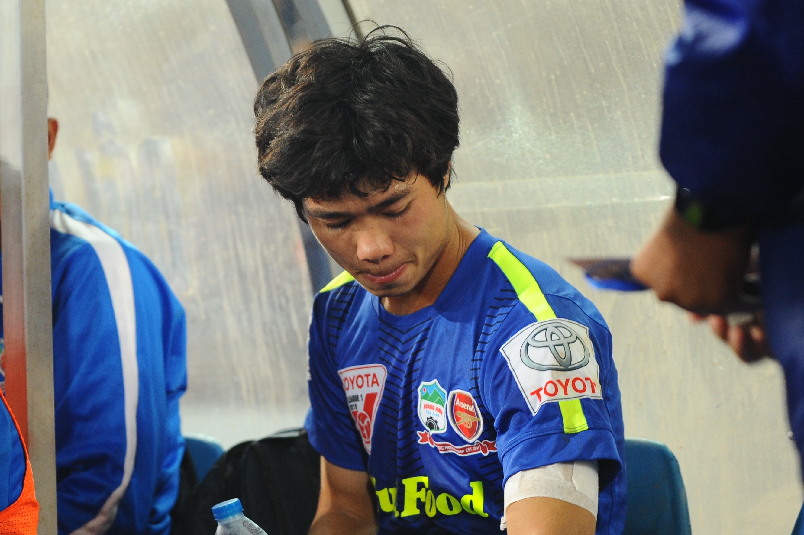 Noi buon Cong Phuong khi lan dau ngoi du bi o V.League hinh anh