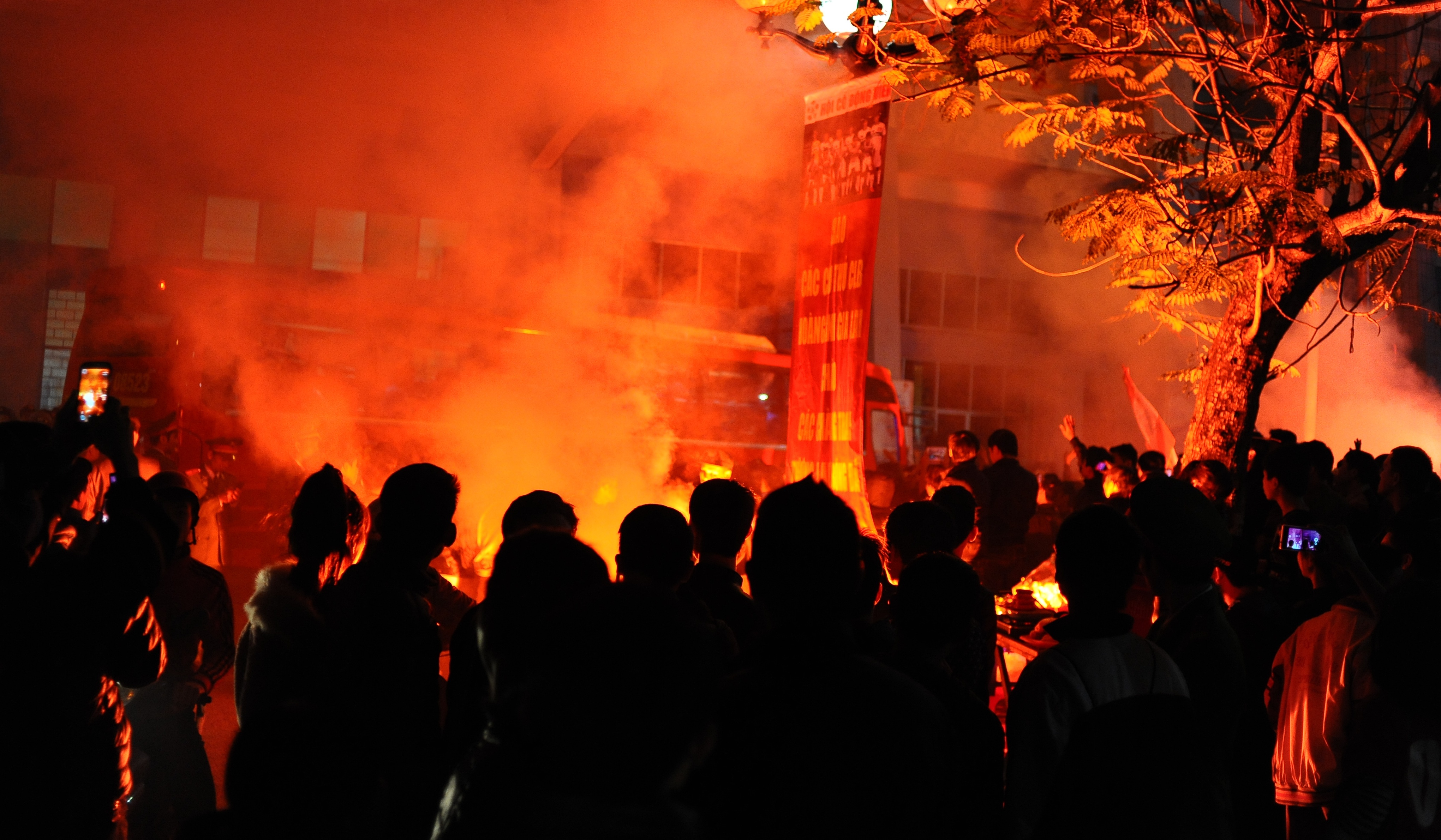 Clip CDV Hai Phong dot phao sang do ruc tien HAGL hinh anh