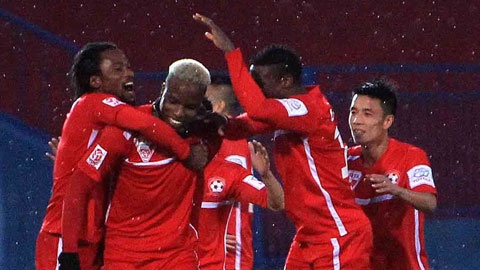 2 ngoai binh Jamaica toa sang dua Hai Phong len dau bang hinh anh