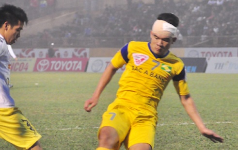 Tien ve DTVN nhap vien khau 5 mui sau va cham voi dan em U19 hinh anh