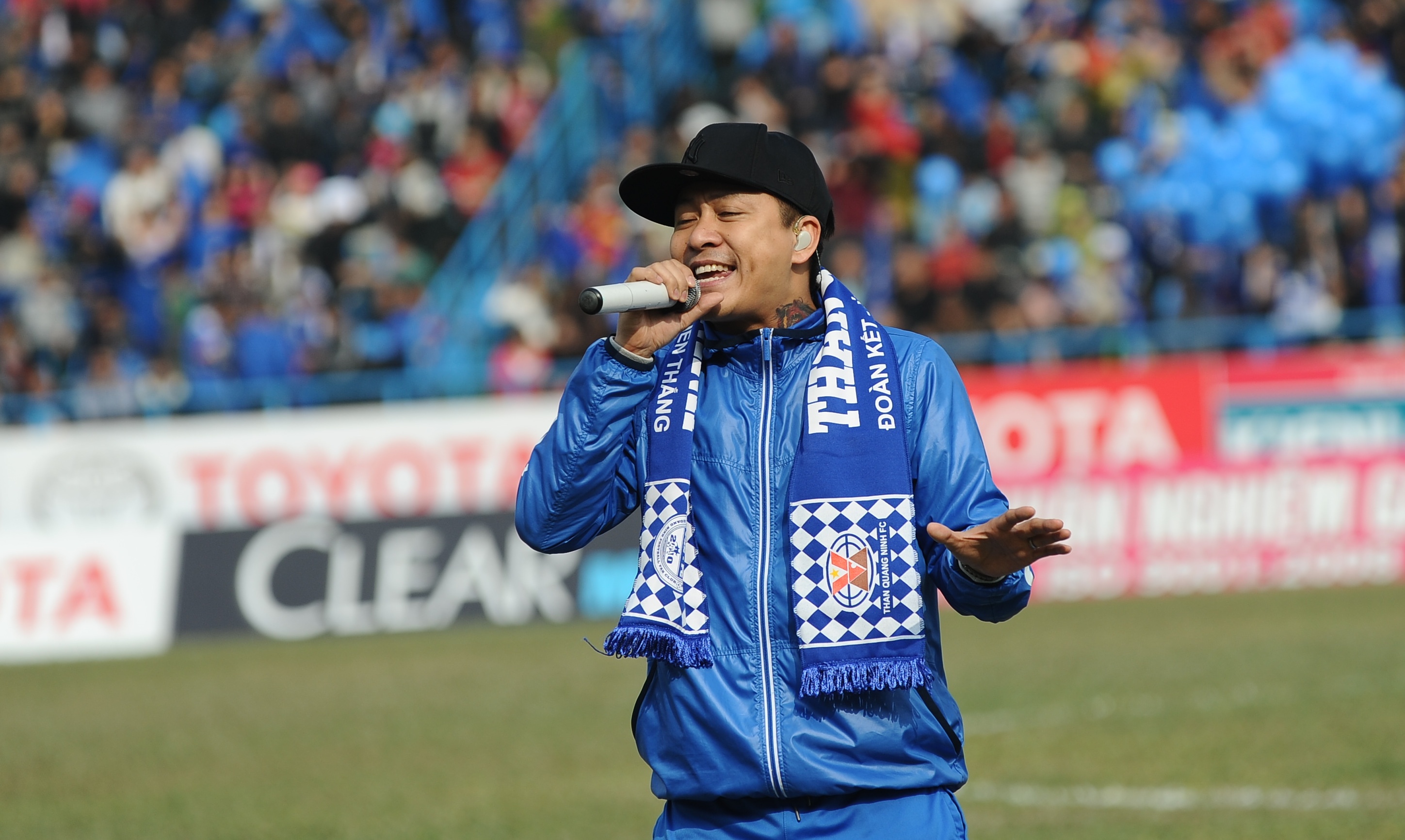 Tuan Hung khuay dong khong khi san Cam Pha hinh anh