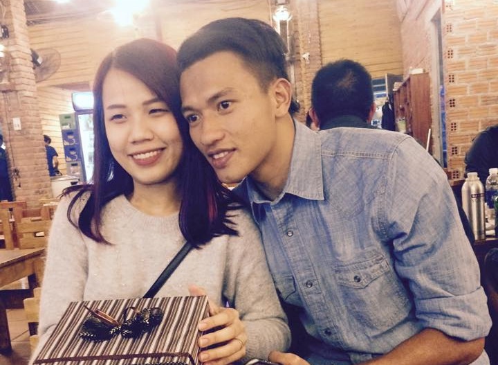 Ban gai tu tay lam chocolate tang tien ve U22 ngay Valentine hinh anh