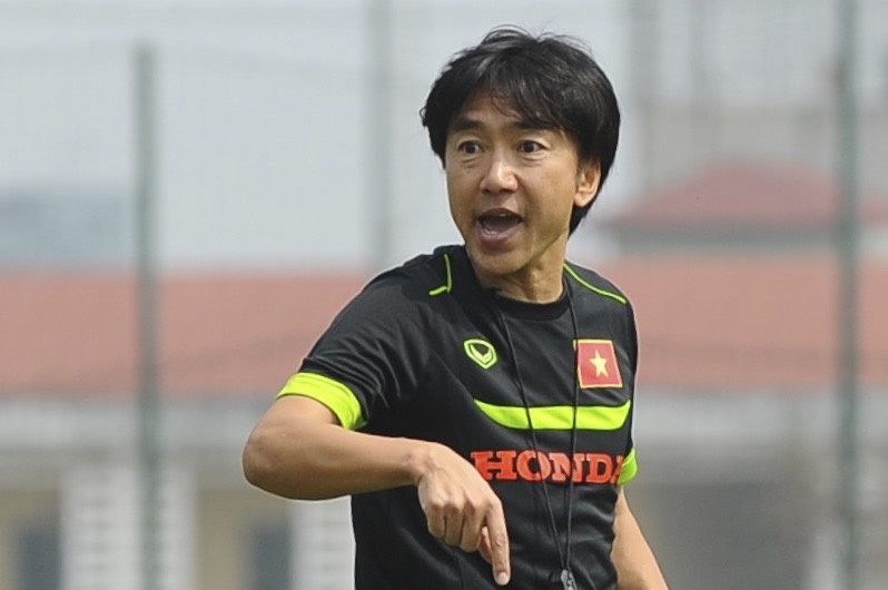 HLV Miura noi cau trong buoi tap cua Olympic Viet Nam hinh anh