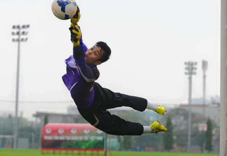 Man trinh dien cua thu mon Hoai Anh trong mau ao Olympic Viet Nam hinh anh