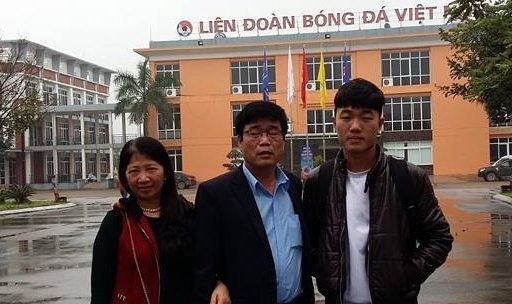 Bo me Xuan Truong xuong Ha Noi dong vien con trai hinh anh