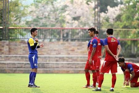 HLV Kiatisuk không chỉ là huyền thoại sân cỏ, ông còn là HLV tài năng khi liên tiếp giúp Thái Lan giành ngôi đầu tại SEA Games 2013 và AFF Suzuki Cup 2014.