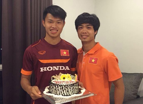 Van Thanh sinh nhat hanh phuc ben dong doi Olympic Viet Nam hinh anh