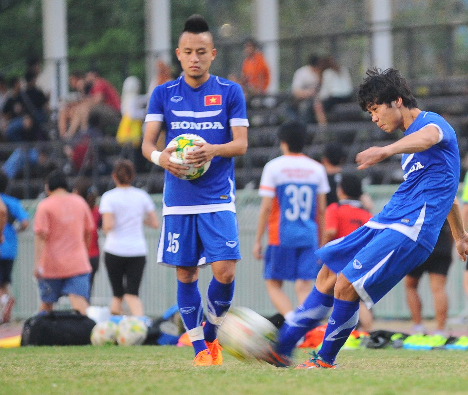 HLV Miura muon dung bong chet de ha guc Olympic Thai Lan hinh anh