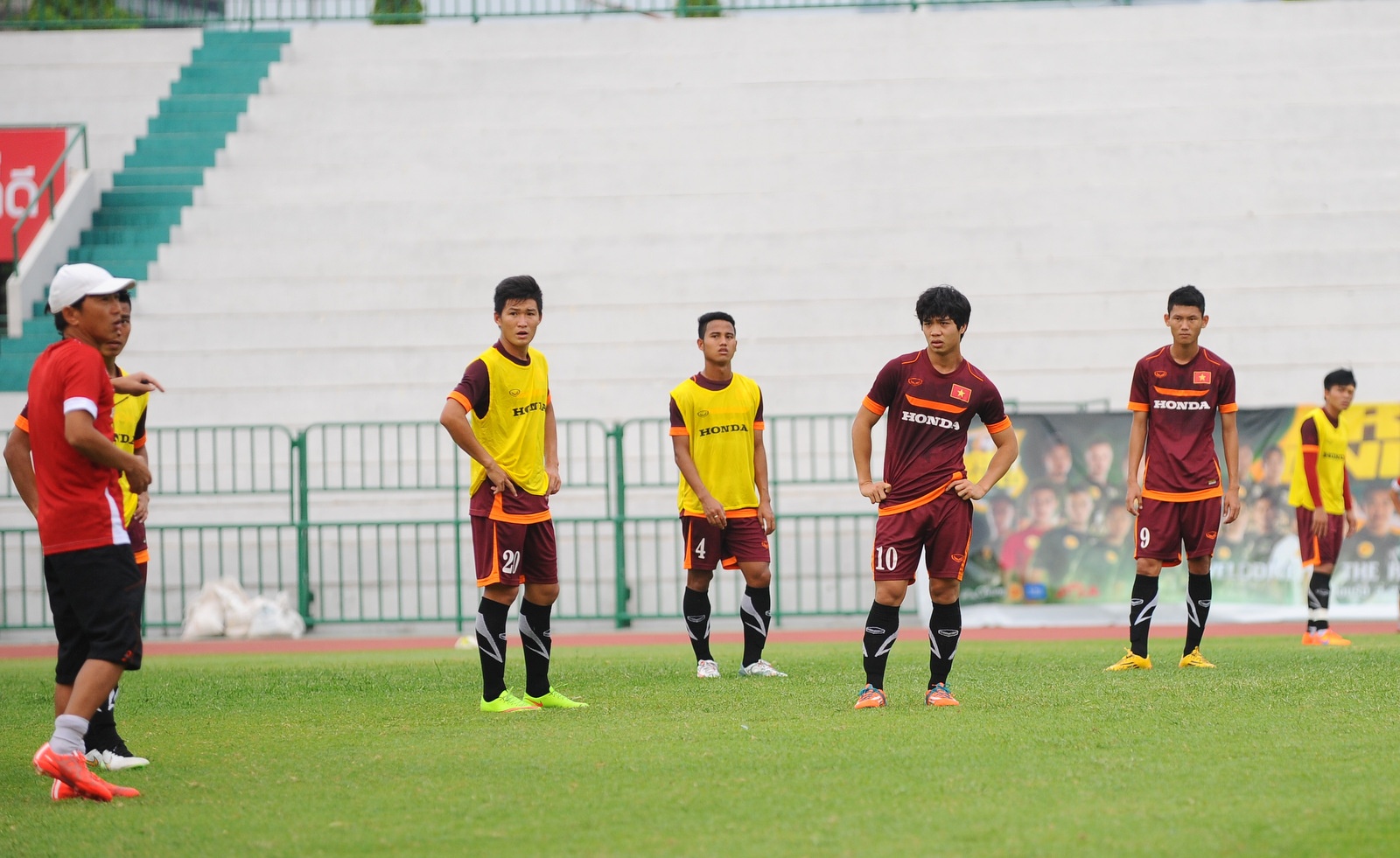 HLV Miura bố trí Công Phượng đá cặp cùng Văn Long.