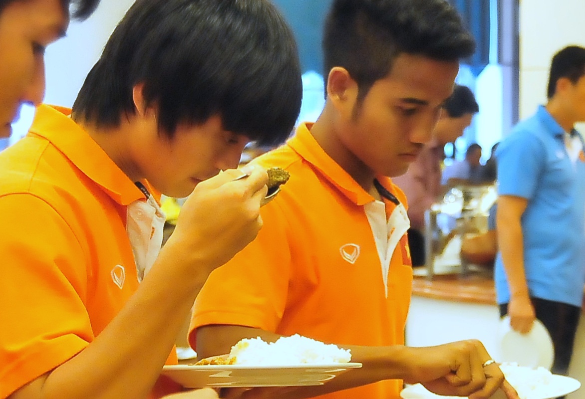 Tuyen thu Olympic phai an ruoc, ca kho mang tu Viet Nam hinh anh