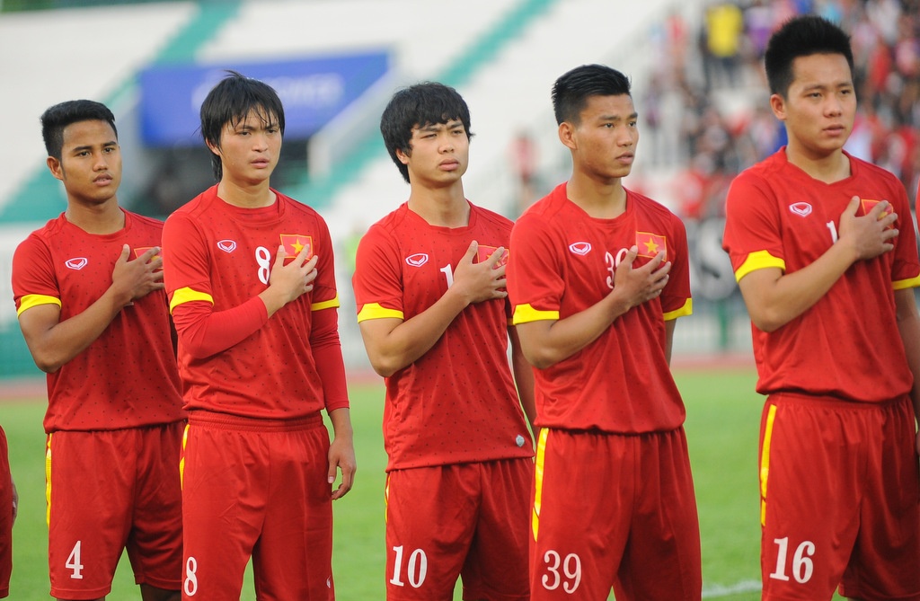 Olympic Viet Nam mac ao dau mau do trong tran gap Malaysia hinh anh