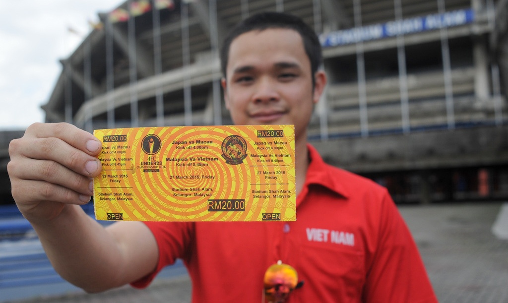 CDV Viet di hang tram km xem thay tro HLV Miura thi dau hinh anh