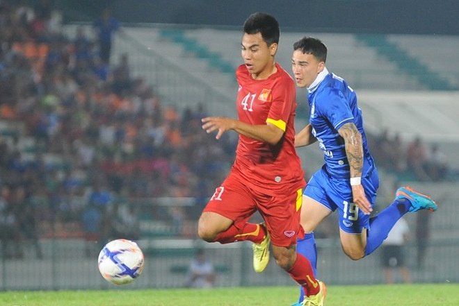 Anh trai tuyen thu co vu U23 VN giua bien khoi hinh anh