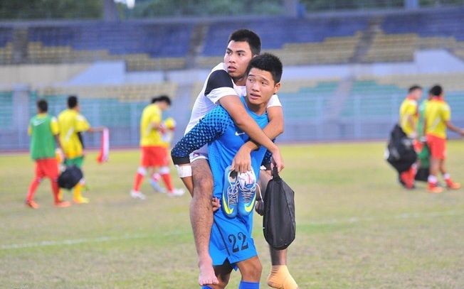 Tien ve U23 VN lat co chan sau tran dau o Cup Quoc gia hinh anh