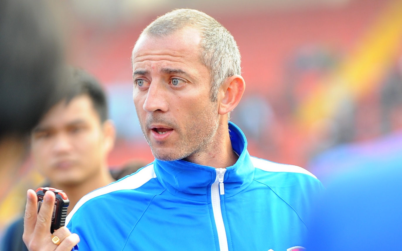 HLV Graechen: 'Cong Phuong se giup HAGL choi tot truoc SLNA' hinh anh