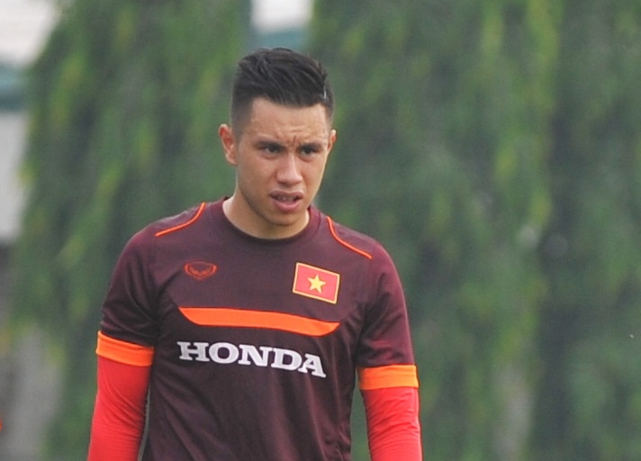 Cau thu Viet kieu khen Miura chuyen nghiep nhu HLV o chau Au hinh anh