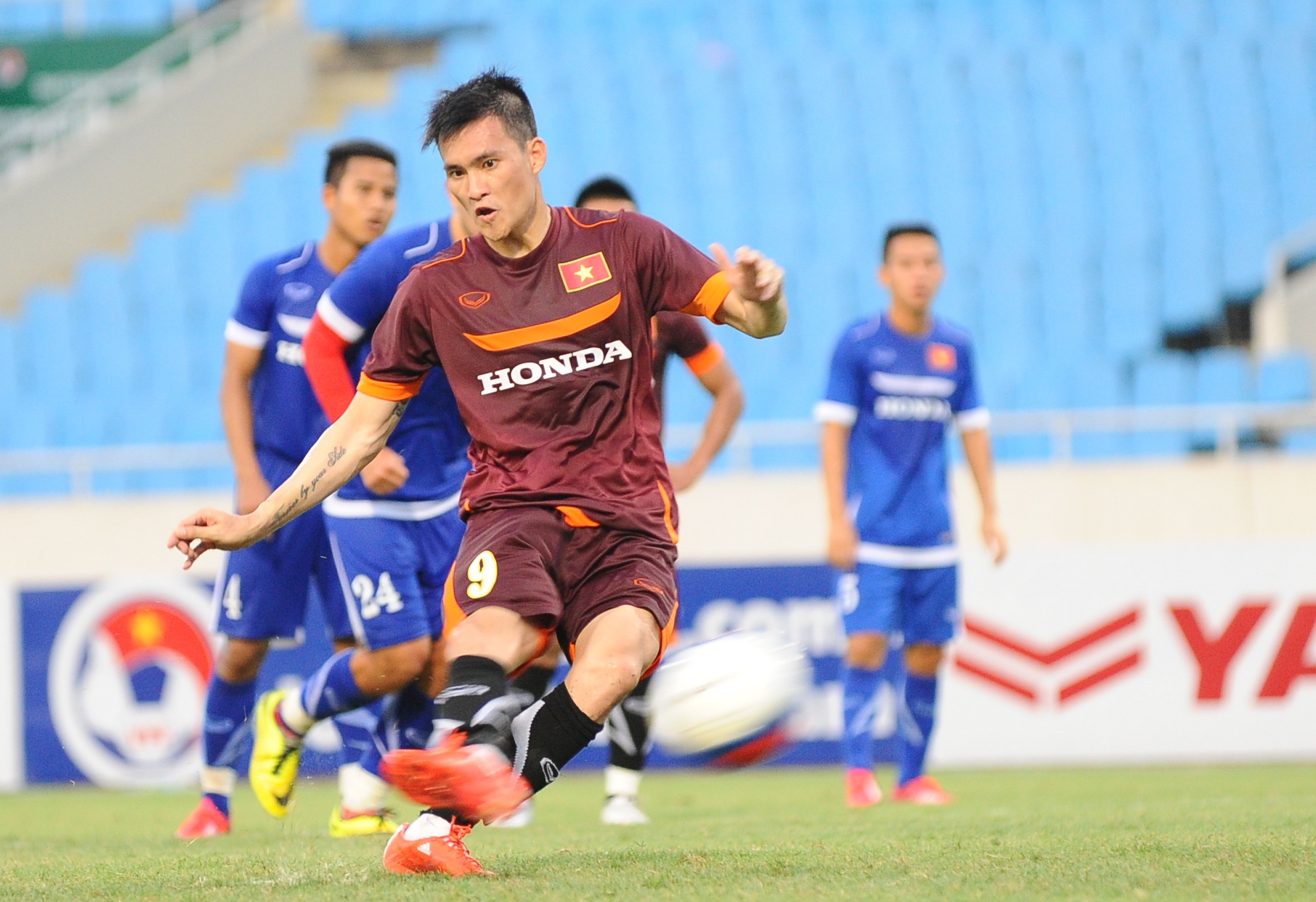 Cong Vinh lap cu dup giup DTVN thang lua U23 3-0 hinh anh