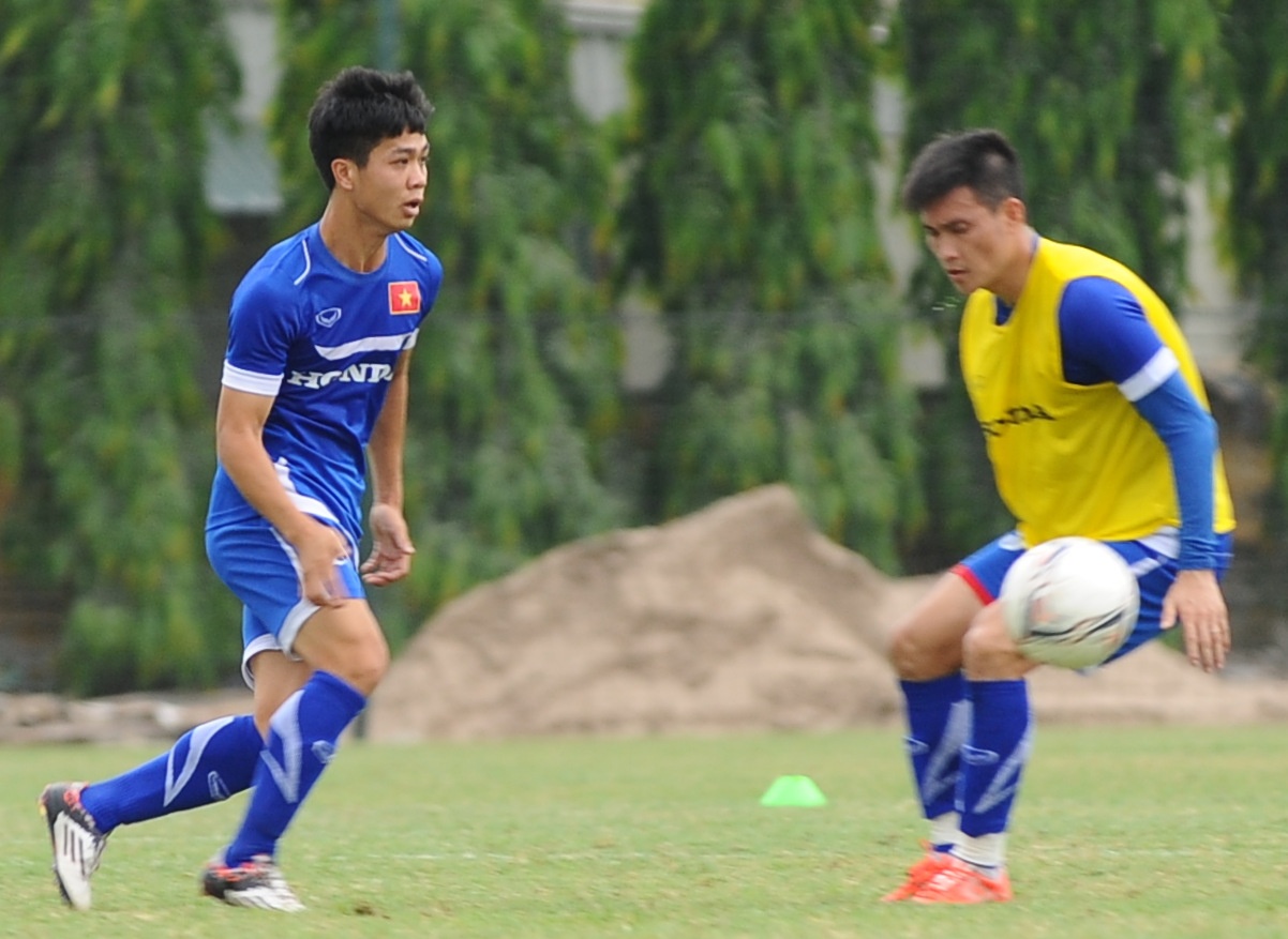 Cong Phuong so tai voi Cong Vinh trong bai tap doi khang hinh anh