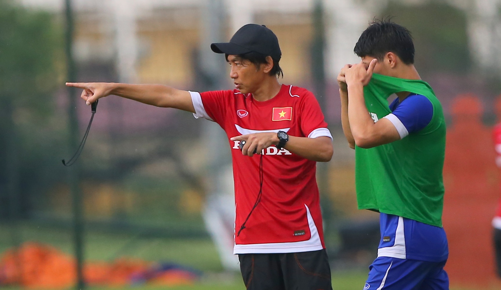 HLV Miura dang ky 20 cau thu du SEA Games 28 hinh anh