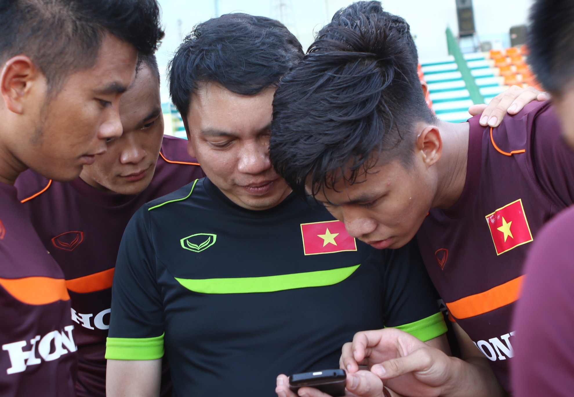 DT Viet Nam o Thai Lan vua tap luyen vua co vu U23 thi dau hinh anh