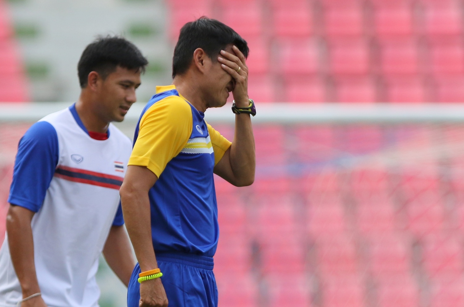 Kiatisak nguong ngung khi bi hoc tro xo hang hinh anh