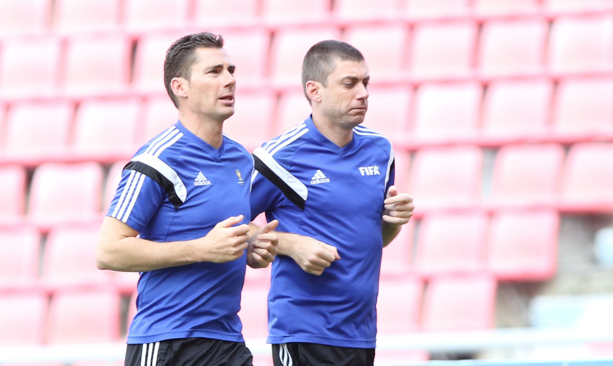 Trong tai World Cup 2014 bat tran Viet Nam - Thai Lan hinh anh