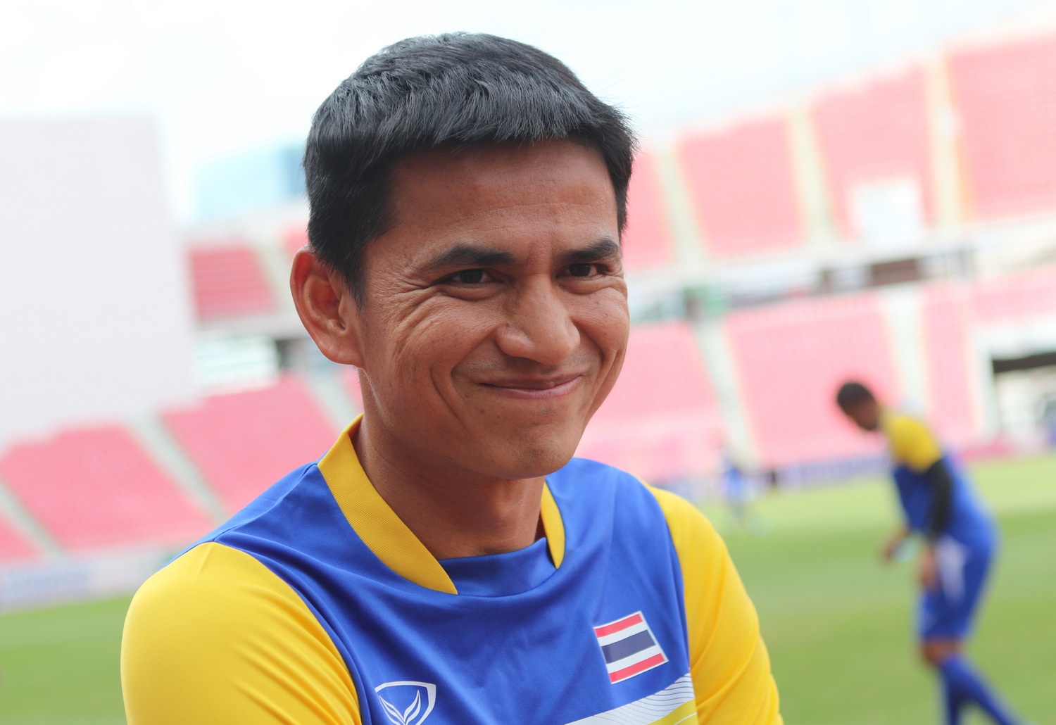 HLV Kiatisak xem xet tu chuc neu thua Viet Nam hinh anh