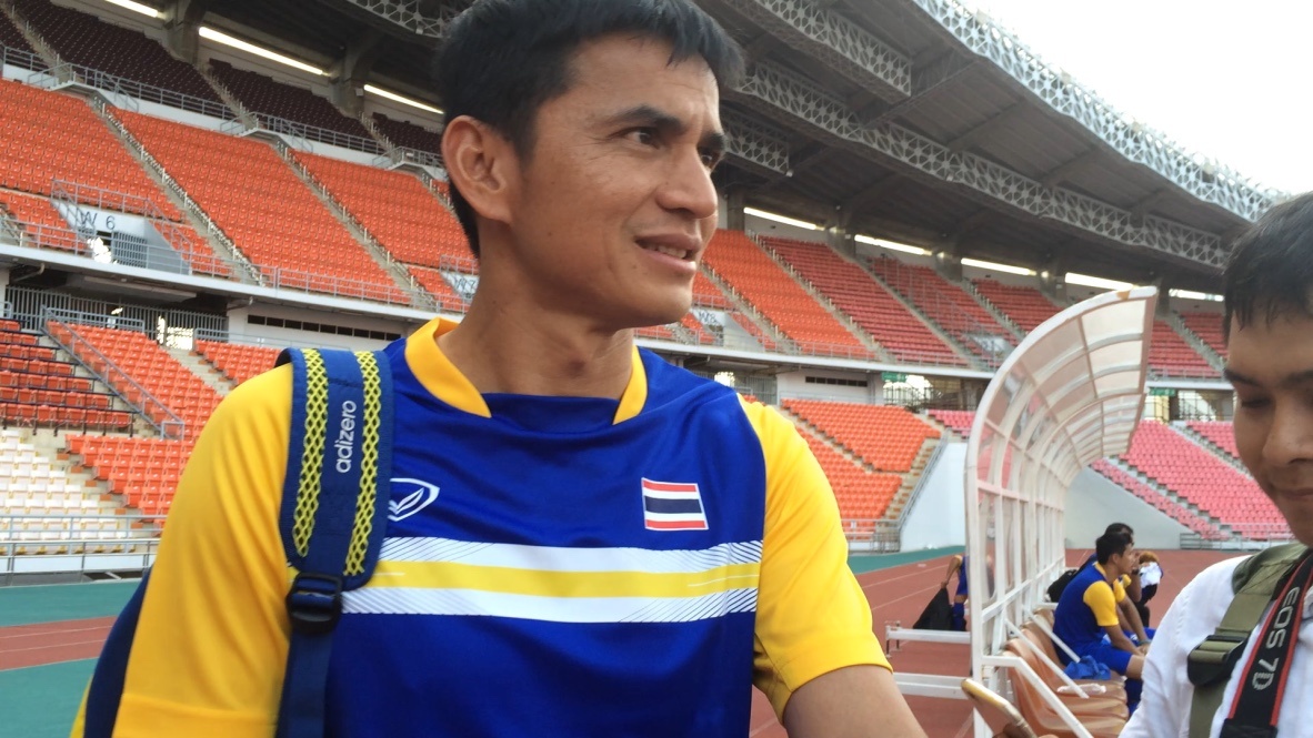 Kiatisak gui thong diep bang tieng Viet den thay tro HLV Miura hinh anh