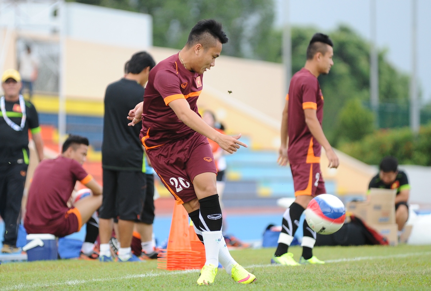 Tien ve U23 Viet Nam tap ky thuat sut rabona hinh anh