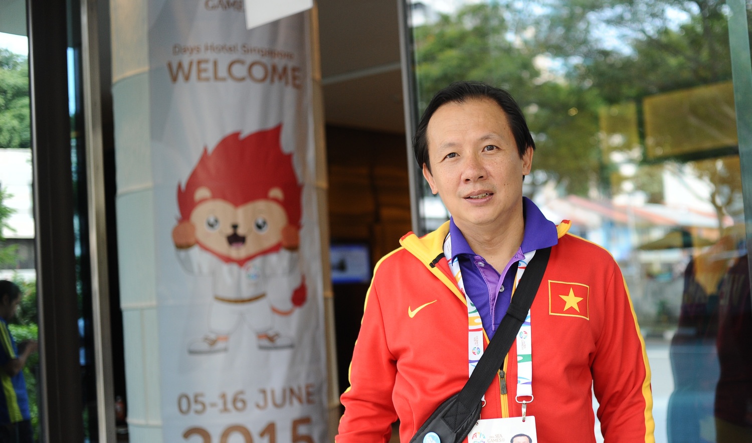 Nguoi Viet o Singapore hao huc tim mua ve xem U23 Viet Nam hinh anh