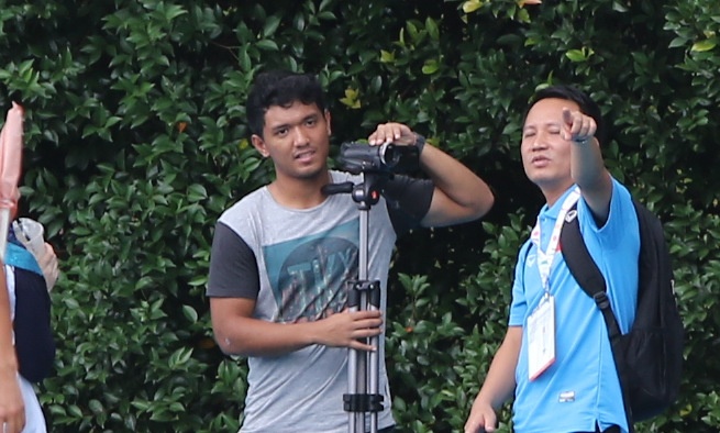 HLV Miura moi phong vien Singapore ra khoi san tap hinh anh