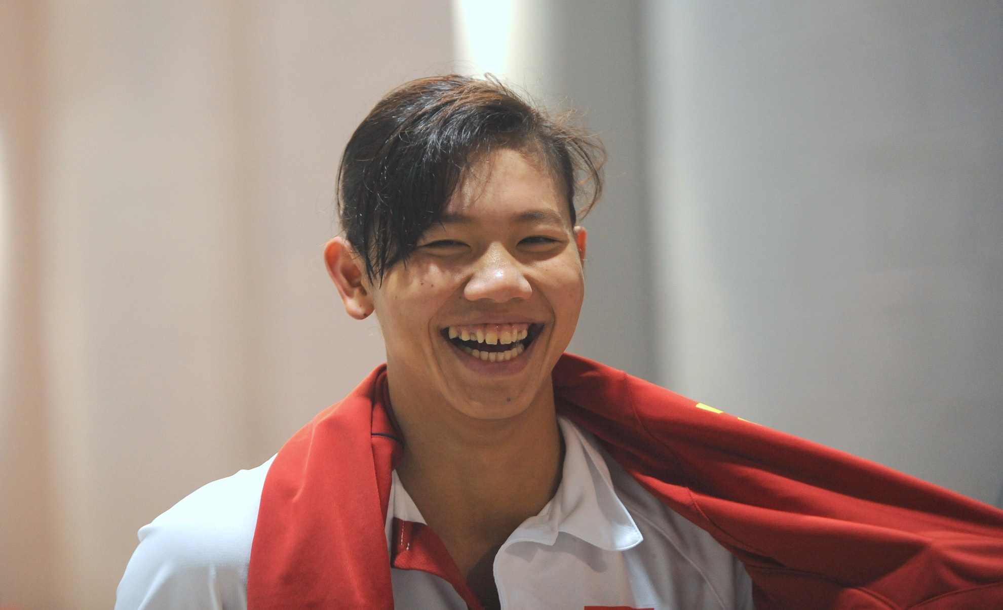 Anh Vien thich mac do boi mau do, me chao ech hinh anh