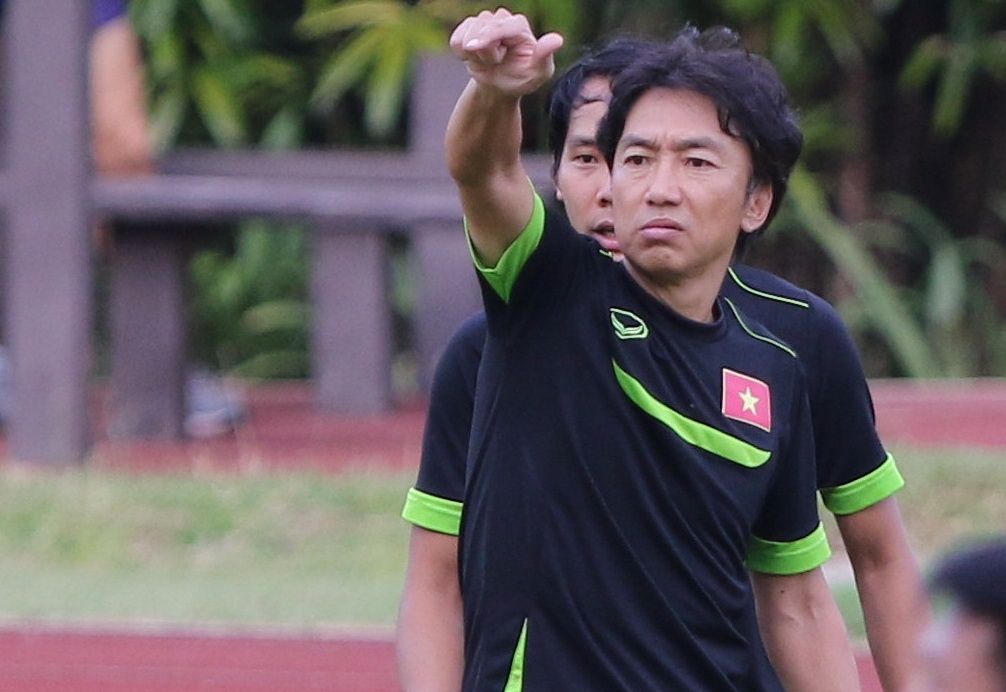 Miura cho hoc tro tap giua trua va ren penalty hinh anh