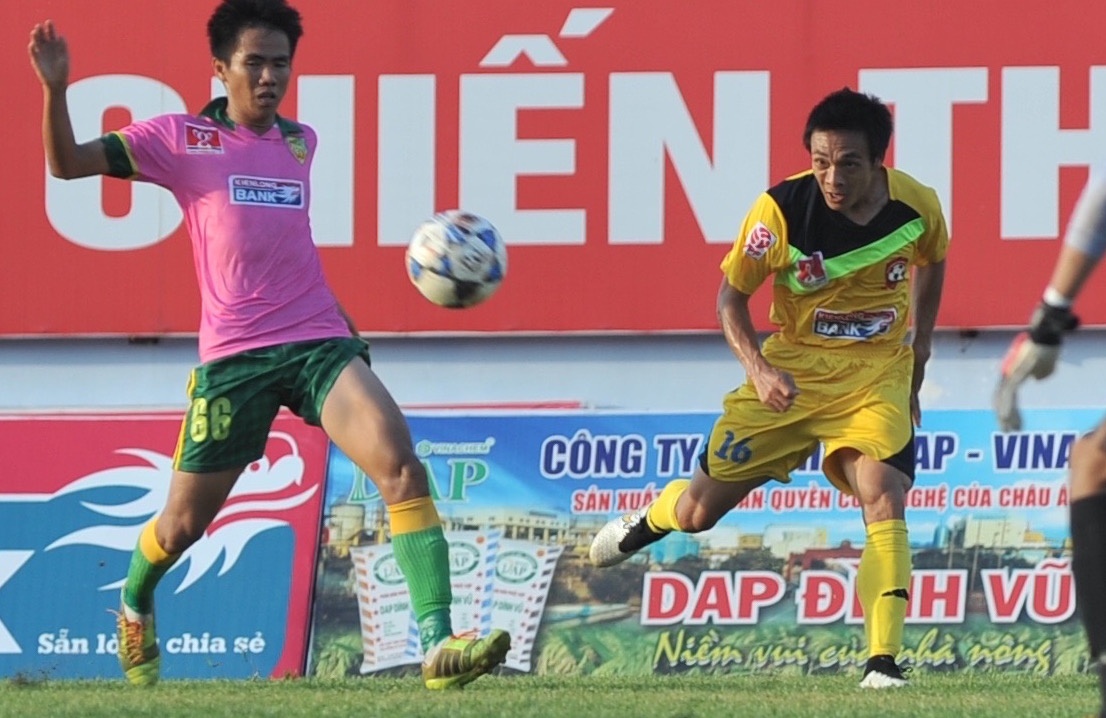 Cau thu nga vo xuong tro lai giup Hai Phong thang Dong Thap hinh anh