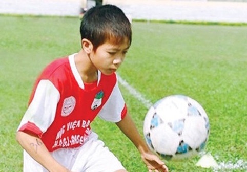 Nhung kieu toc cua Cong Phuong tu thuo nien thieu hinh anh