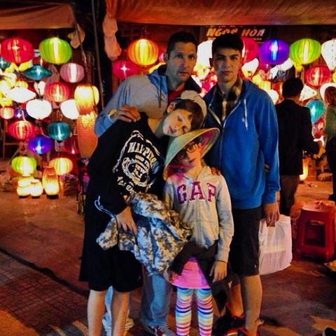 7.	Marco Materazzi (cựu hậu vệ ĐT Italy/Inter Milan): Tháng 12 năm 2013, người hâm mộ bóng đá Italy và CLB Inter Milan bất ngờ trước sự xuất hiện của Marco Materazzi. Anh di chuyển từ Milan đến thành phố Hồ Chí Minh tối ngày 29/12, sau đó đi thăm phố cố Hội An rồi cùng các con bay ra Hà Nội.